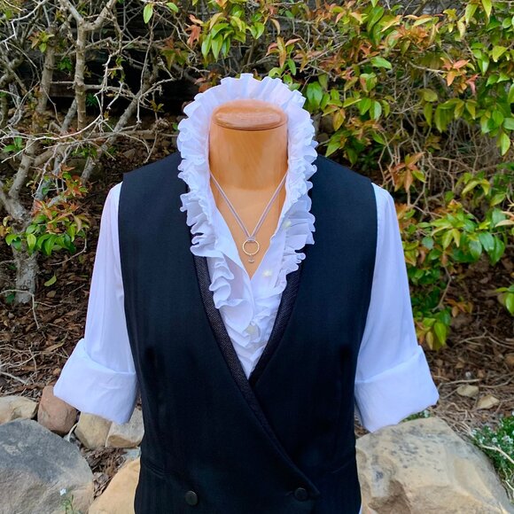 Me & Ro hammered gold bands and pearl cluster ring - Picture 4 of 9